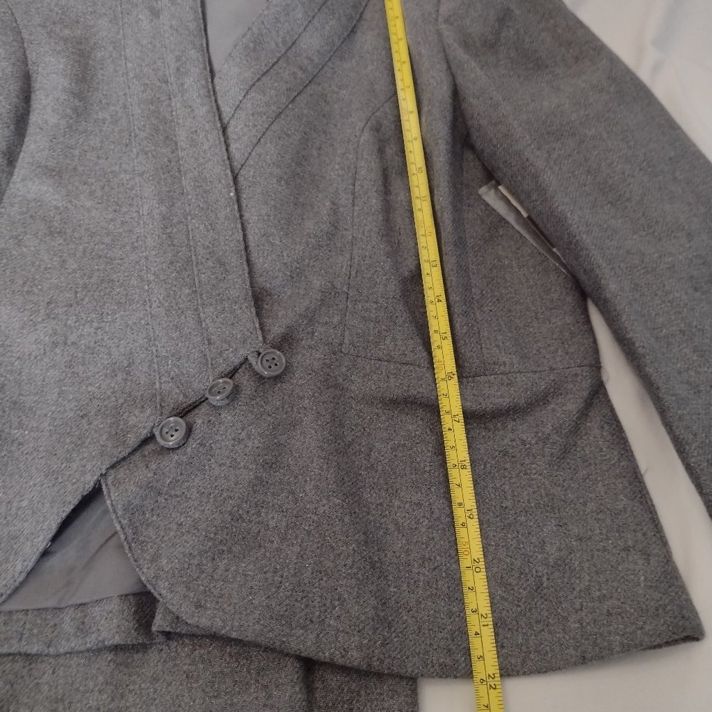European Connection Suit - Picture 4 of 9